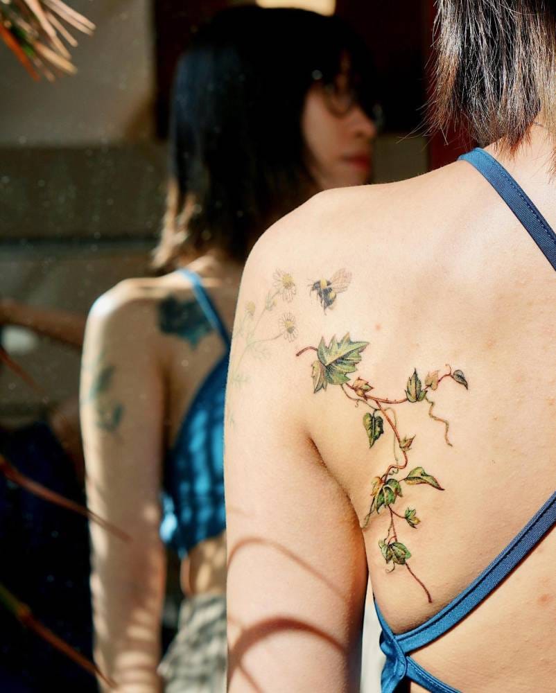 shoulder blade ivy tattoo