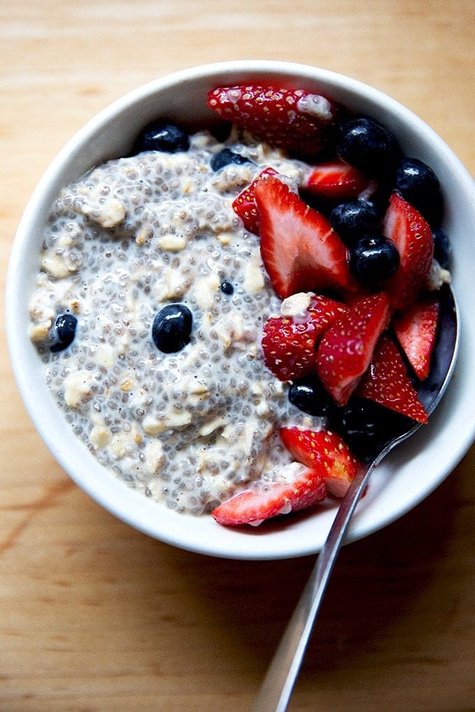 Overnight Oats with Chia Seeds and Fruit Recipe
