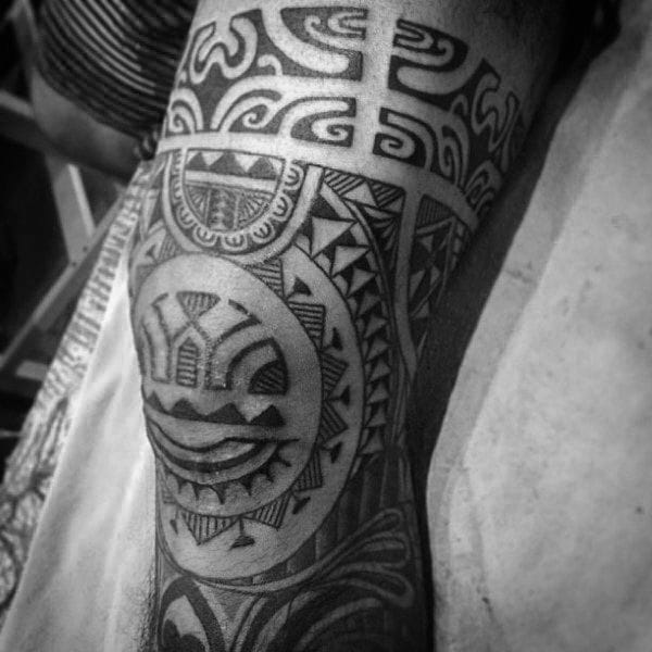 tribal knee tattoo