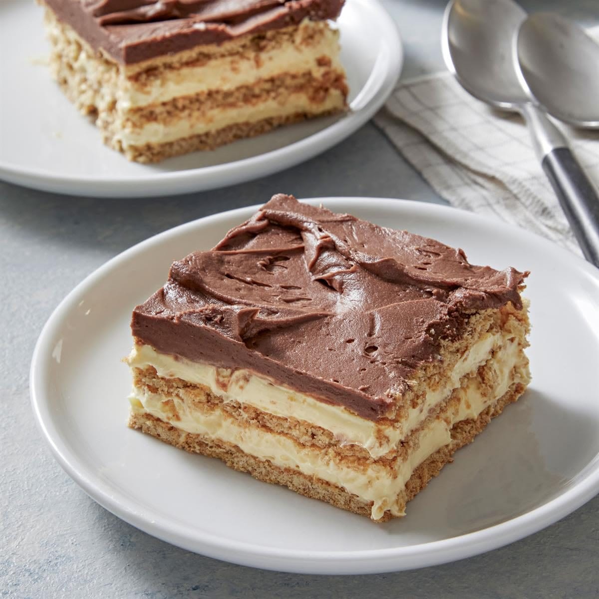 No-Bake Chocolate Eclair Cake