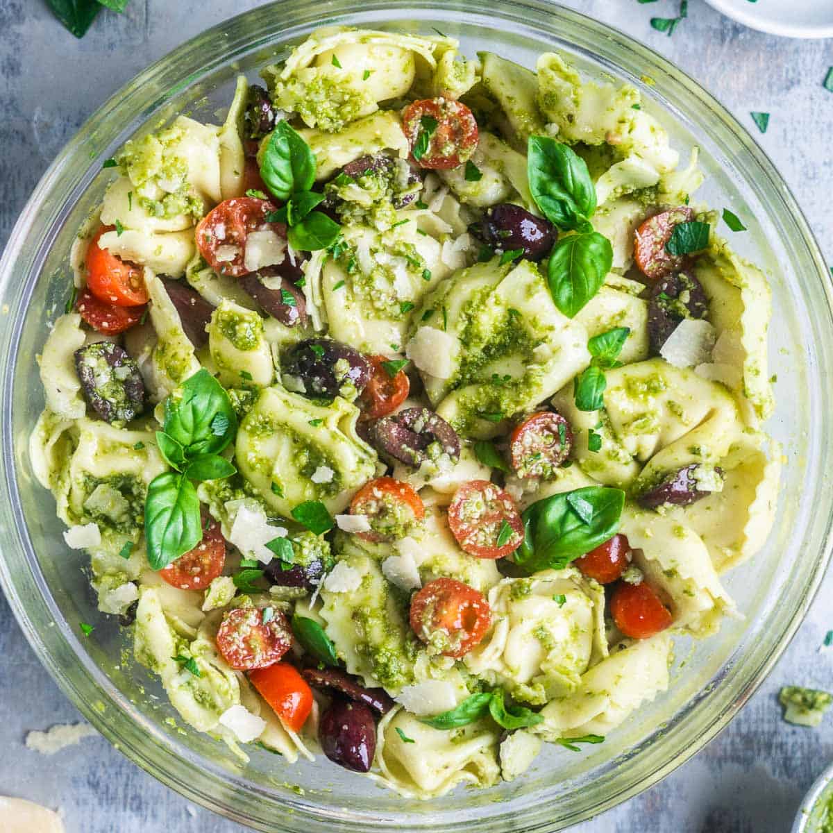 Easy Pesto Tortellini Pasta Salad
