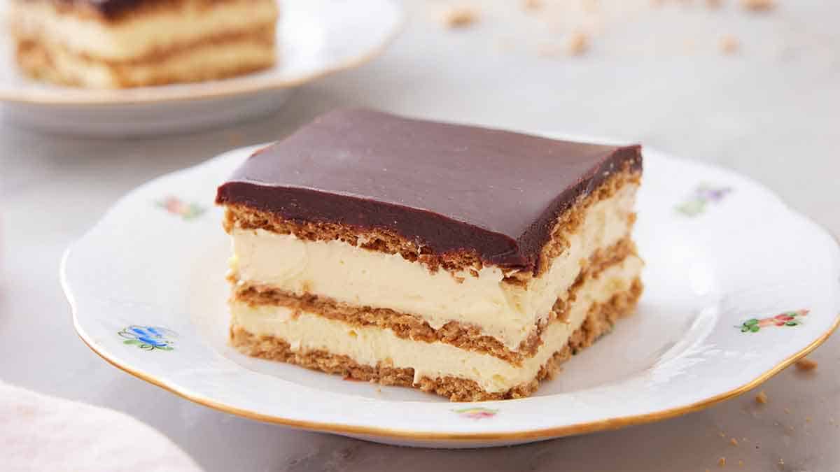 No-Bake Chocolate Eclair Cake