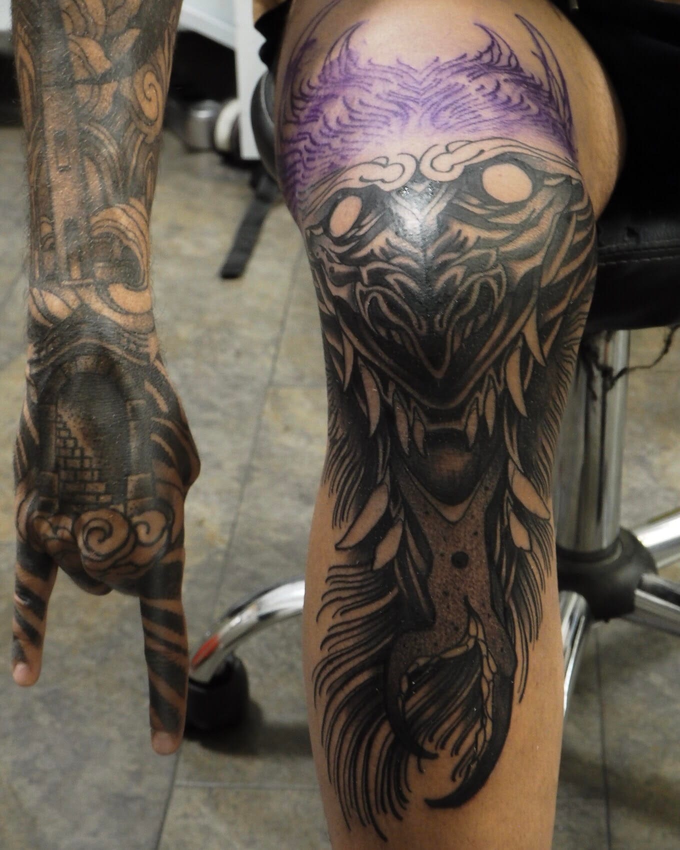 blackwork knee tattoo