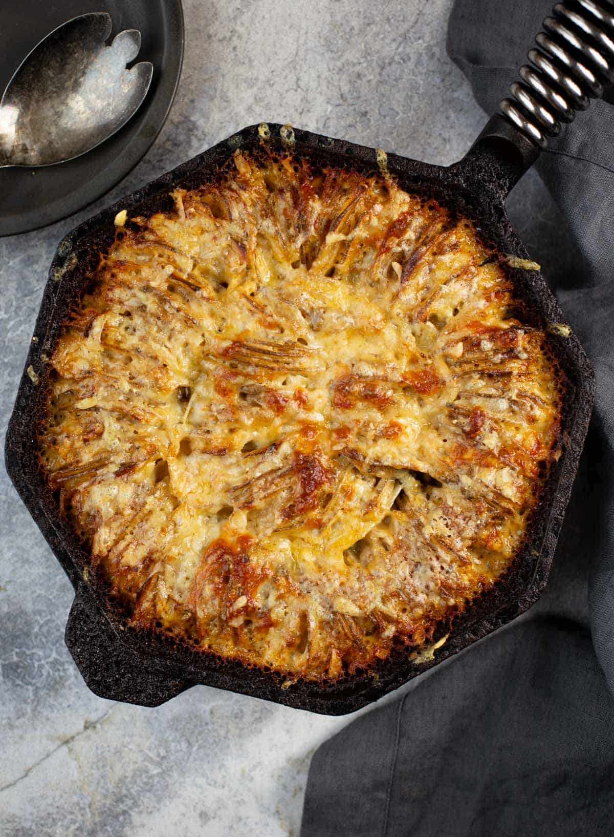 Cast-Iron Potatoes au Gratin