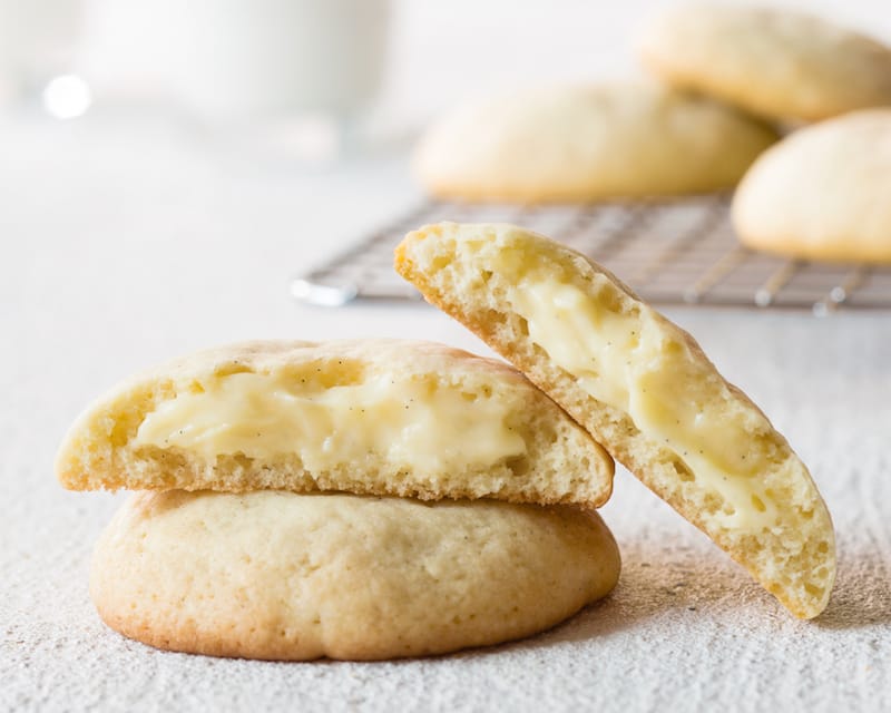 cream filled cookie
