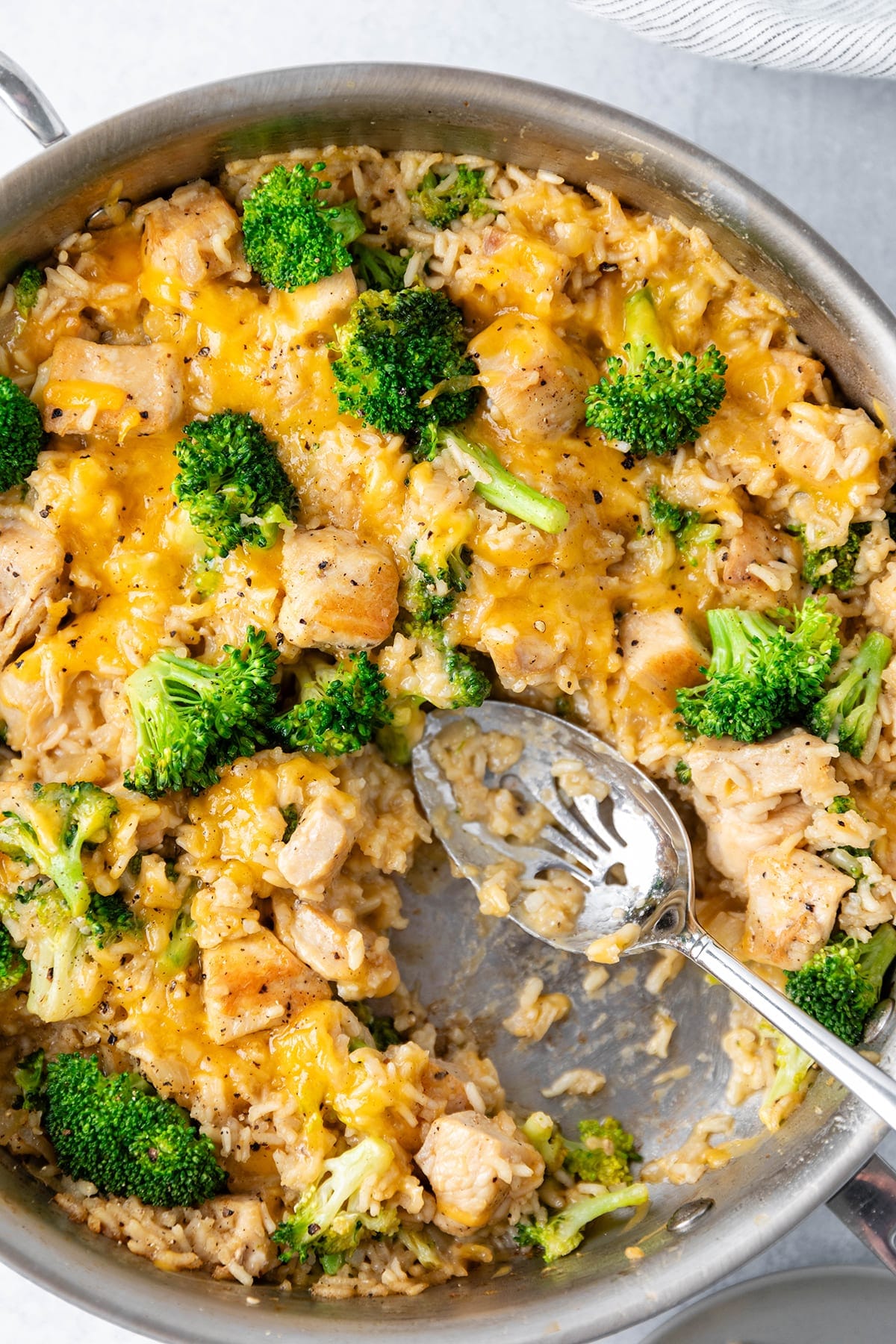One Pot Cheesy Chicken Broccoli and Rice Casserole