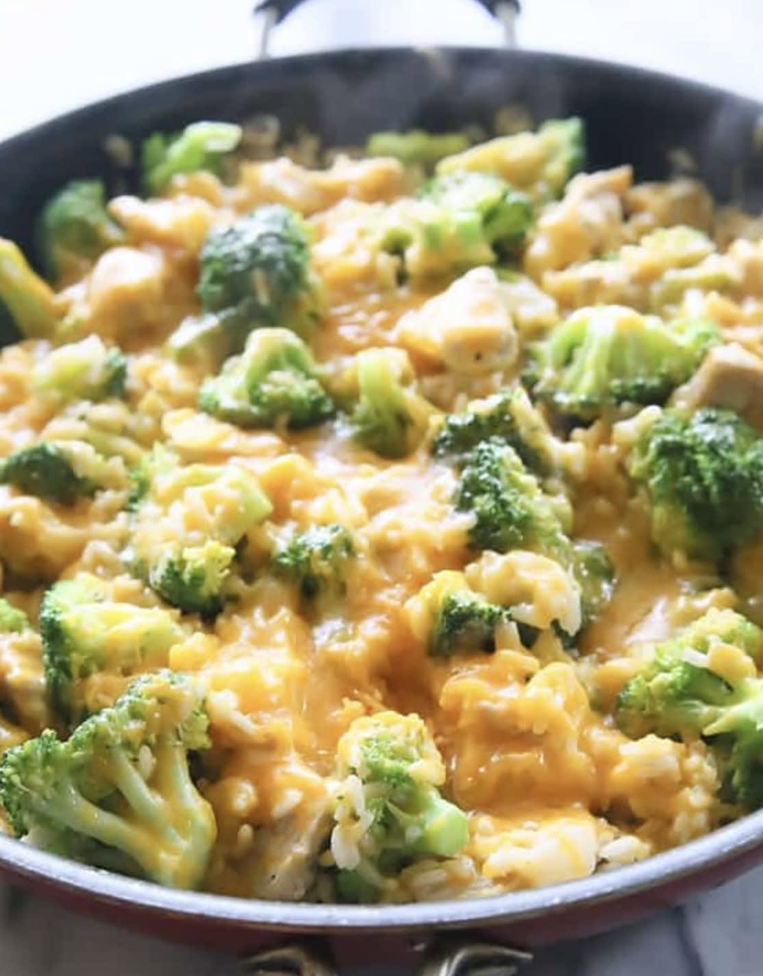 One Pot Cheesy Chicken Broccoli and Rice Casserole