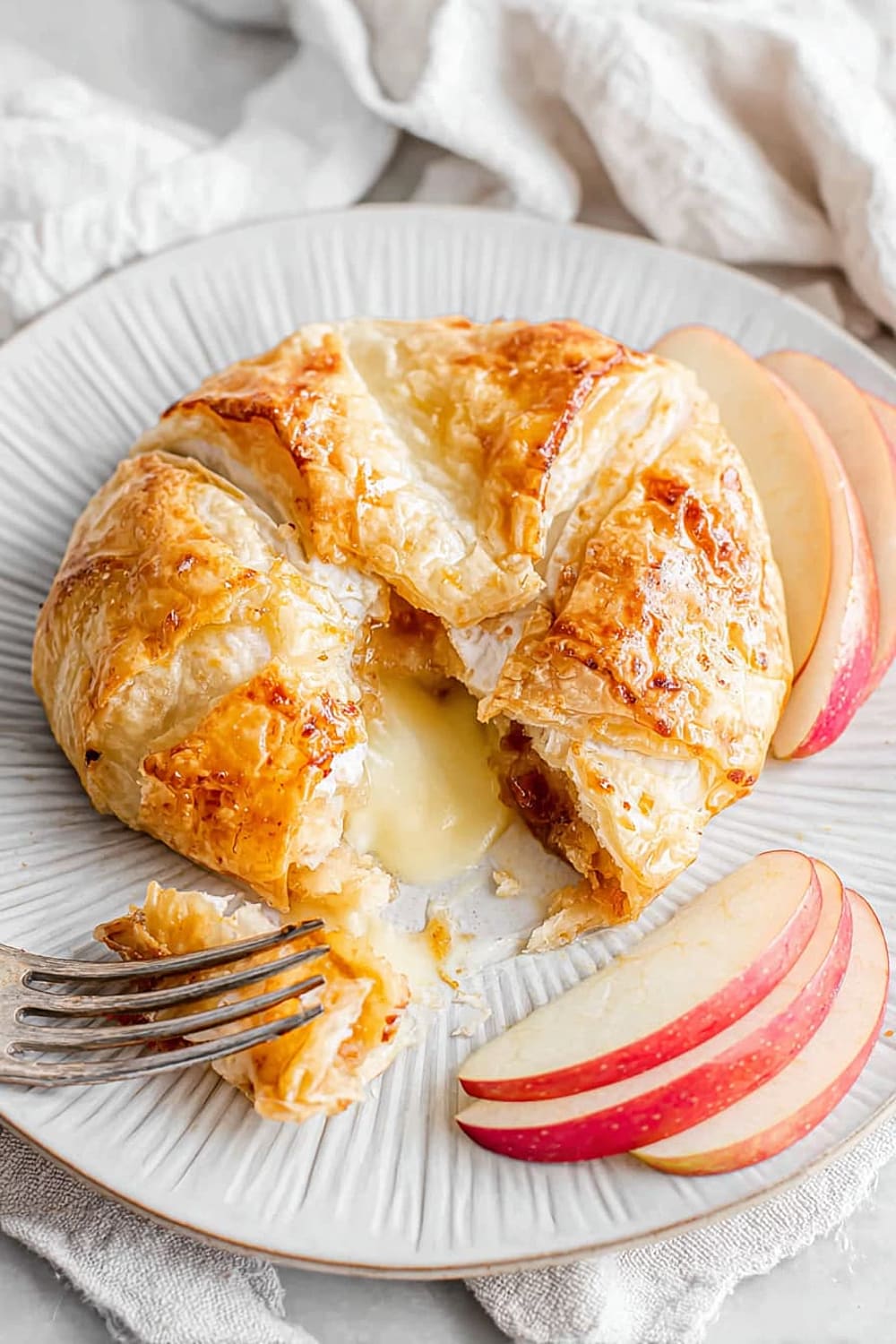 Baked Brie in Puff Pastry (w/ fig jam!)