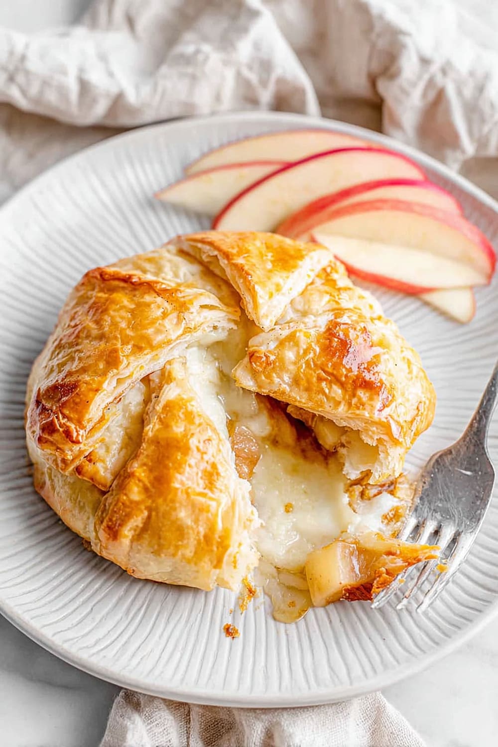 Baked Brie in Puff Pastry (w/ fig jam!)