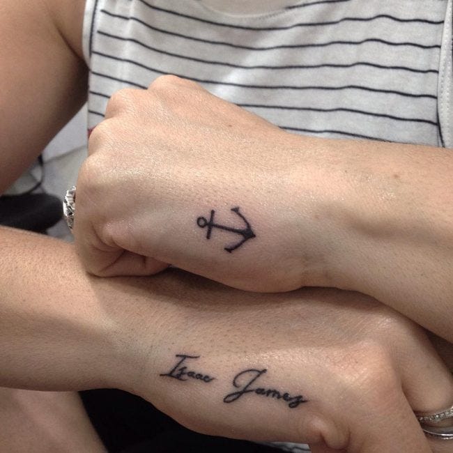 When love runs as deep as the ocean, matching nautical ink becomes the perfect symbol ⚓ This sweet couple chose complementary designs - an anchor on one hand and 