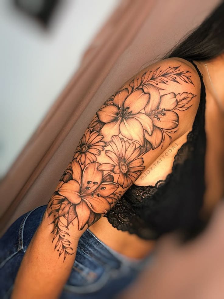 Delicate hibiscus and daisy blooms cascade down this stunning half-sleeve, creating a garden of feminine florals that flow seamlessly from shoulder to forearm. The fine line work and soft shading technique gives each petal incredible depth and dimension, while the organic arrangement feels both structured and naturally wild. Perfect inspiration for anyone dreaming of a botanical masterpiece that celebrates the beauty of nature's most graceful flowers 🌺