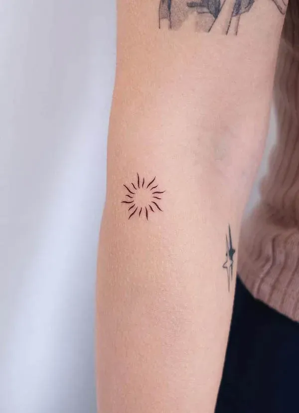 Delicate linework transforms into a radiant burst of sunshine on this forearm, creating a minimalist masterpiece that's both bold and understated. The fine-line technique gives this sun design an almost ethereal quality, while its strategic placement makes it perfect for subtle reveals or full display ☀️ A timeless symbol of positivity and energy rendered in the most elegant way possible.