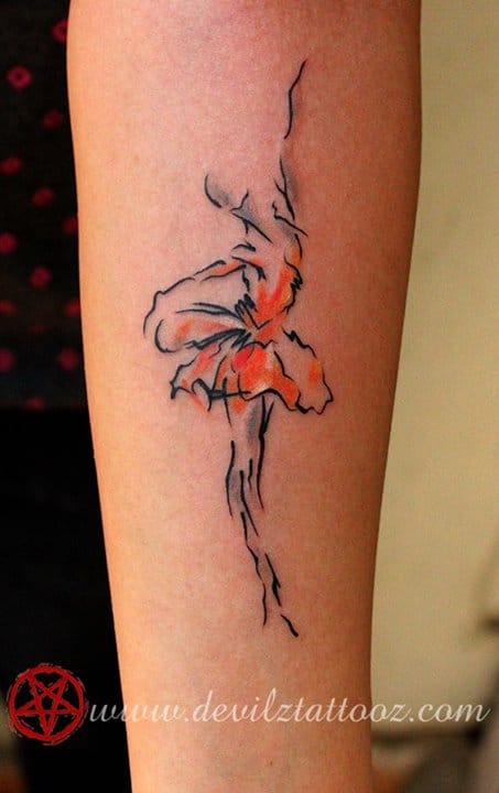 Delicate brushstrokes bloom into vibrant orange petals along this forearm, creating a stunning watercolor lily that seems to dance with movement. The artist's masterful use of negative space and flowing linework transforms traditional floral tattooing into something beautifully abstract and feminine 🧡
