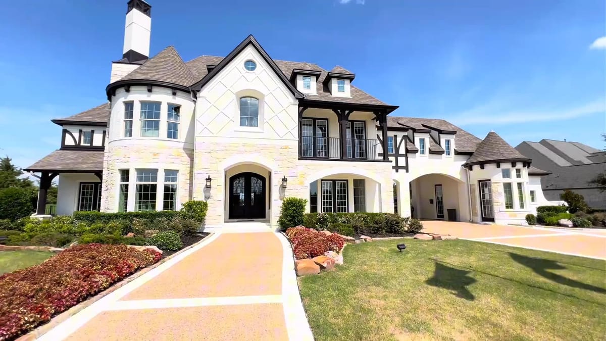 The Grand Hampton Does Not Do Subtle!