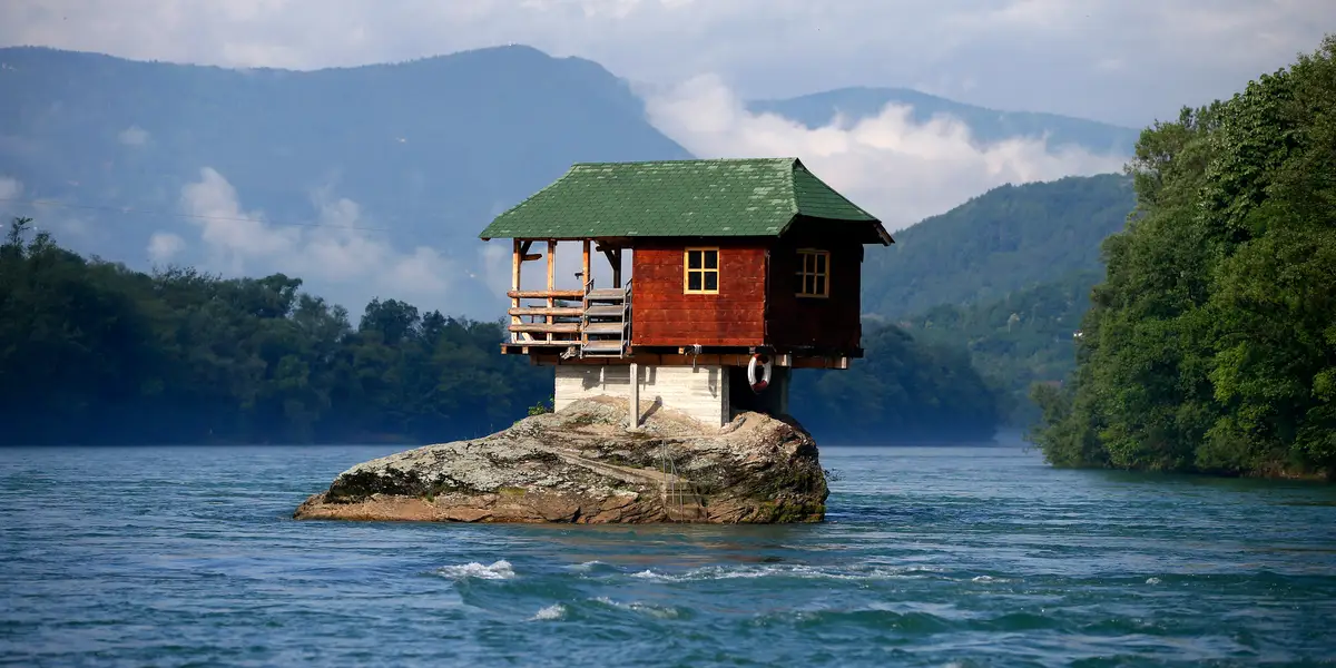 10 Places People Built Houses That Look Impossible
