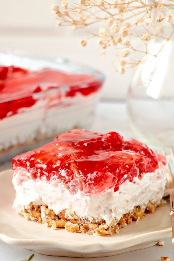 Best Strawberry Pretzel Salad Recipe