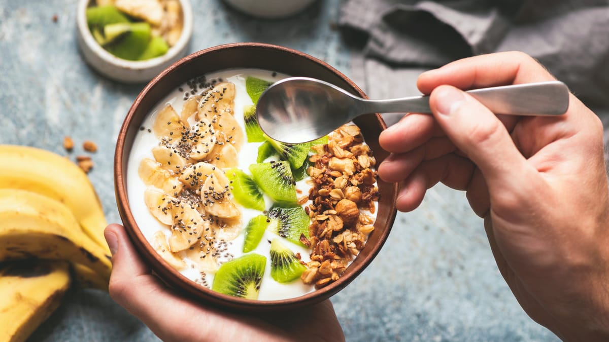 6 Things That Happen to Your Gut When You Eat Yogurt Every Morning for 30 Days