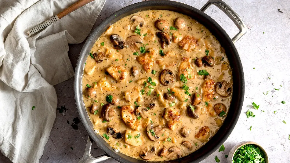 Delicious Creamy Chicken and Mushroom Casserole