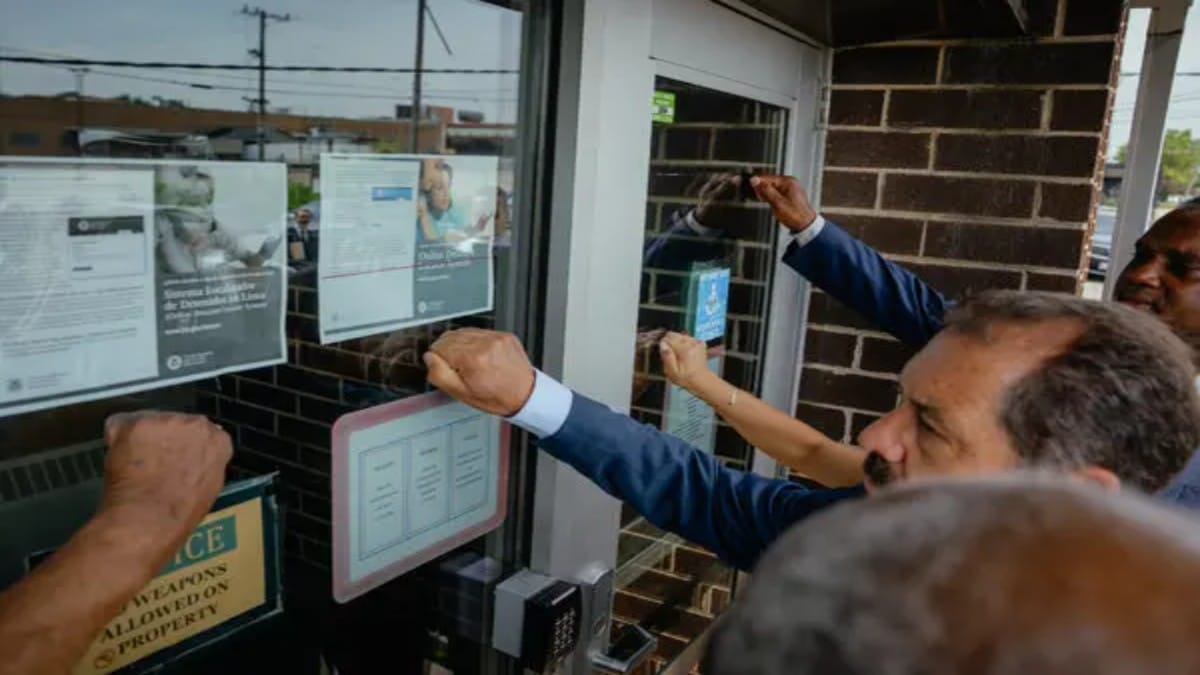 Trump Administration Blocks Congress Access To Immigration Sites After Democrats Arrested