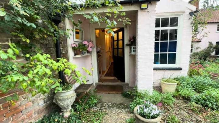 A 400‑Year‑Old Farmhouse That Feels Like Autumn — Rooms Full of Story