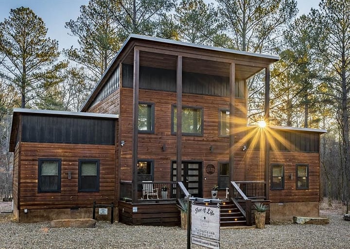 This Cabin Sleeps Eight But Only Has Two Bedrooms