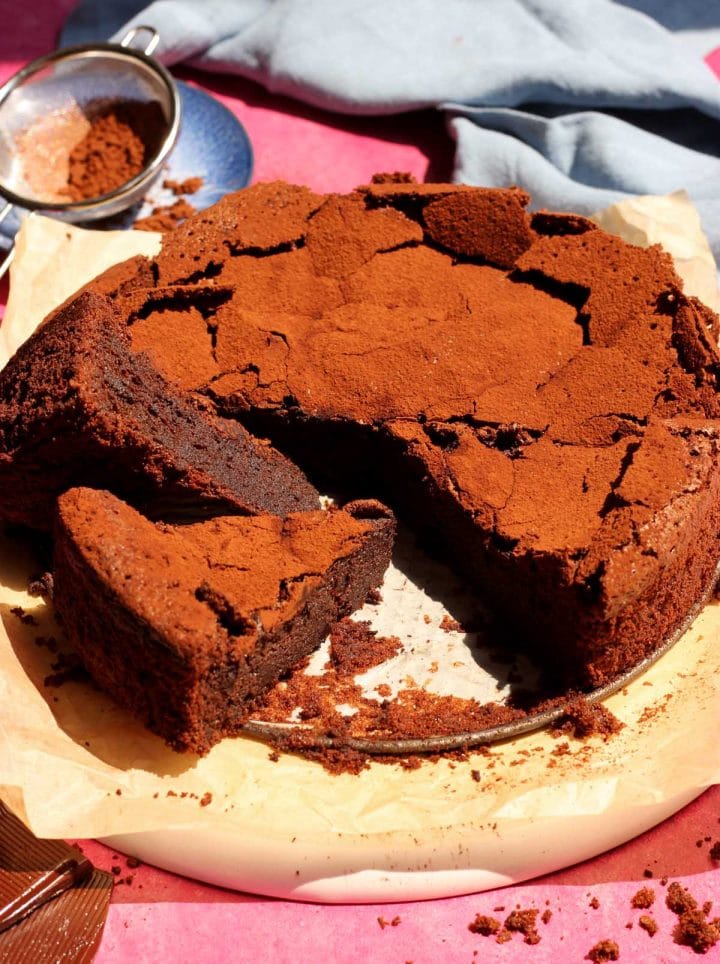 This 5-Ingredient Chocolate Cake Will Make Your Bakery Obsolete