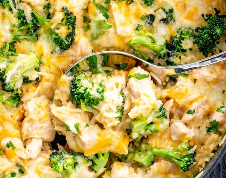 One Pot Cheesy Chicken Broccoli and Rice Casserole