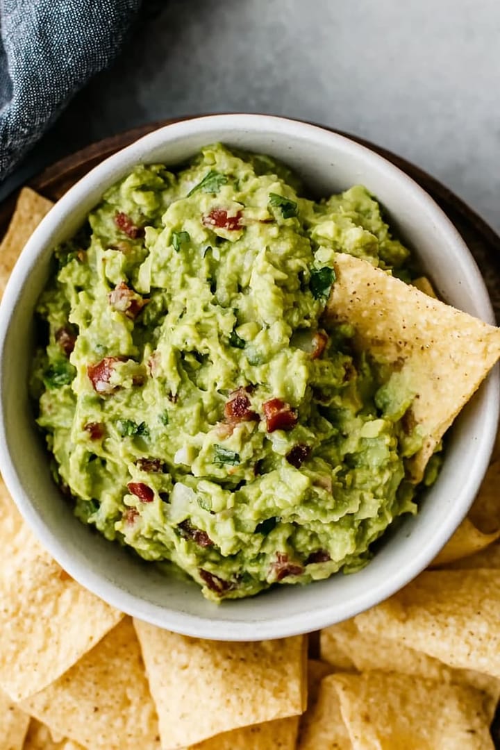 Best Ever Guacamole (Fresh, Easy & Authentic)